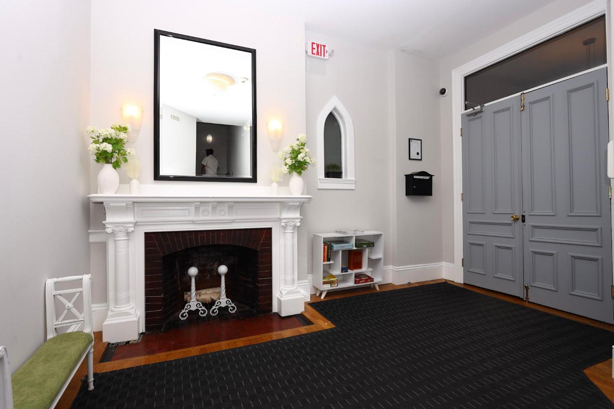 Large Stylish Newbury Street Studio W/ Kitchen Бостън Екстериор снимка