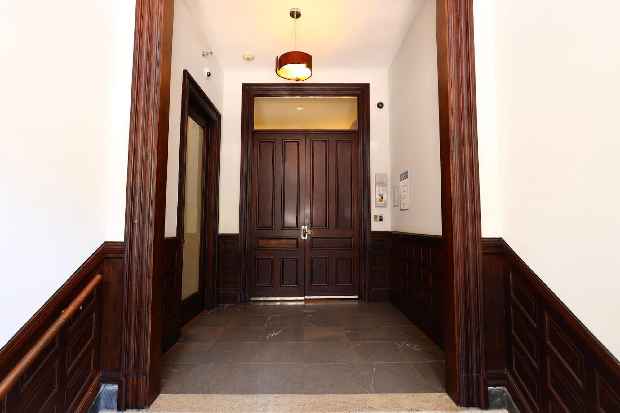 Large Stylish Newbury Street Studio W/ Kitchen Бостън Екстериор снимка