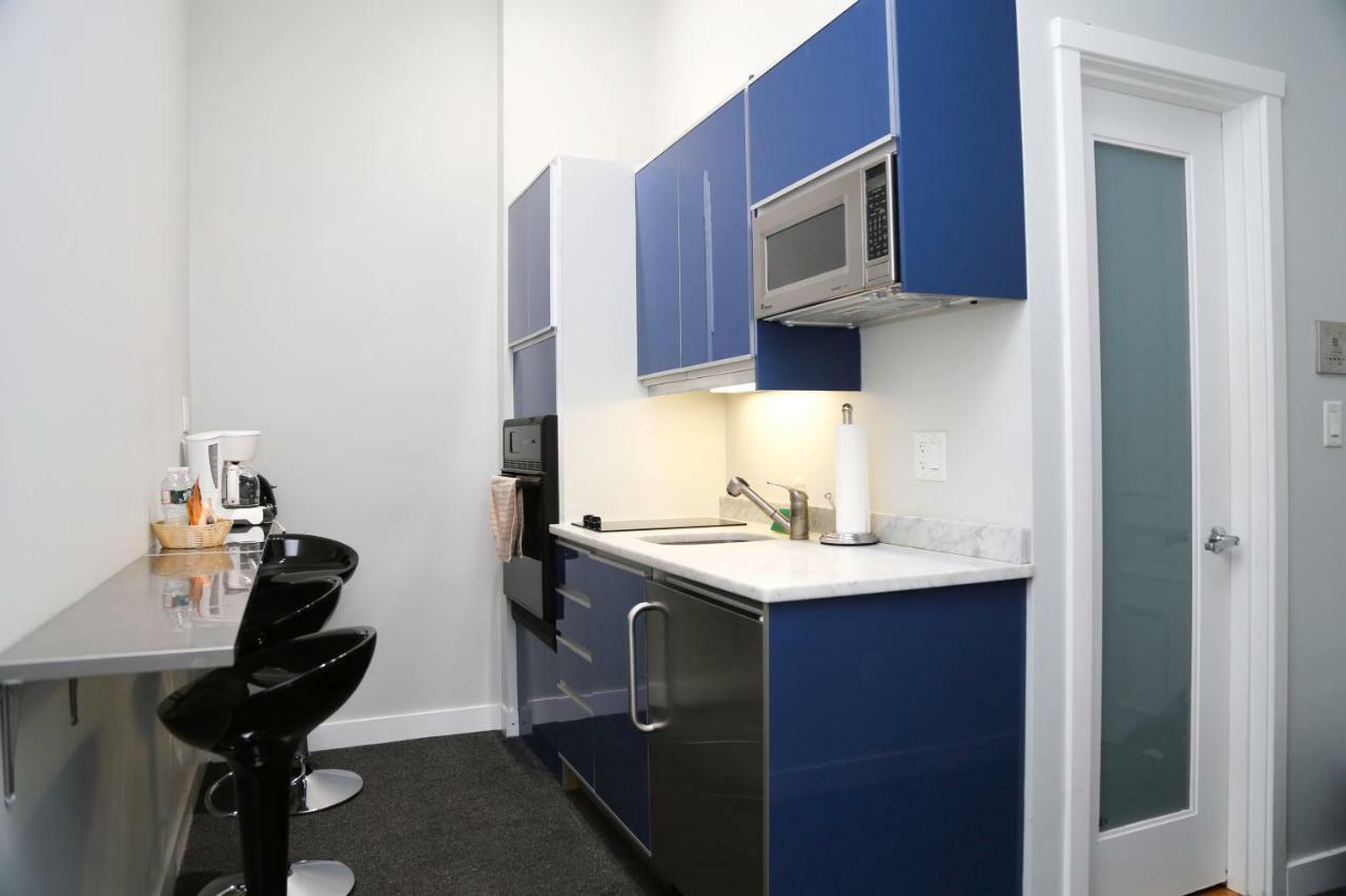 Large Stylish Newbury Street Studio W/ Kitchen Бостън Екстериор снимка